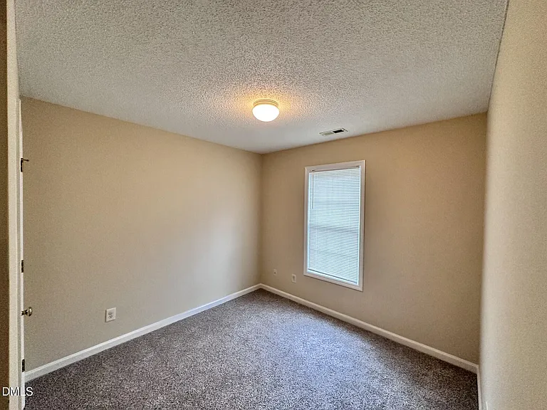 2112 Walnut Bluffs Ln — Photo 10