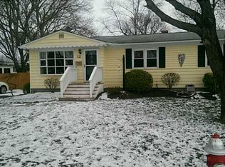 12 Lewis St, Warwick, RI 02886