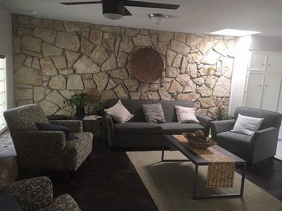 5th image of 703 Clebud Dr