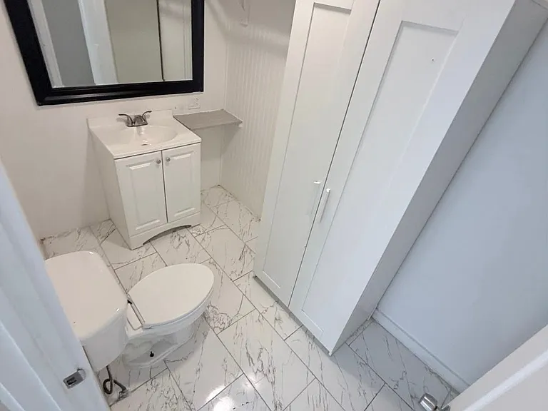 397 Wills Point St — Photo 2