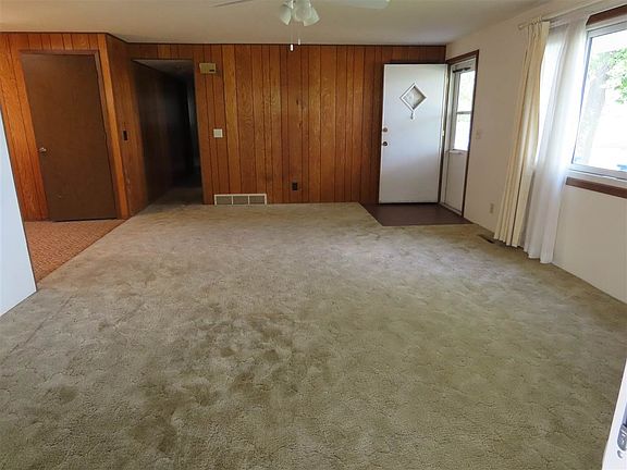 4th image of 412 N Lincoln St