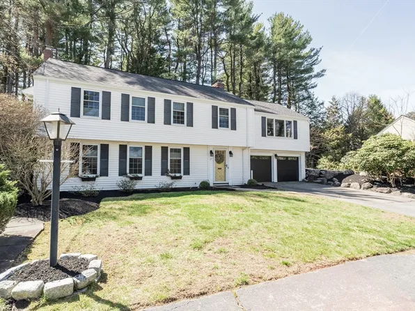 37 Locksley Rd, Lynnfield, MA 01940