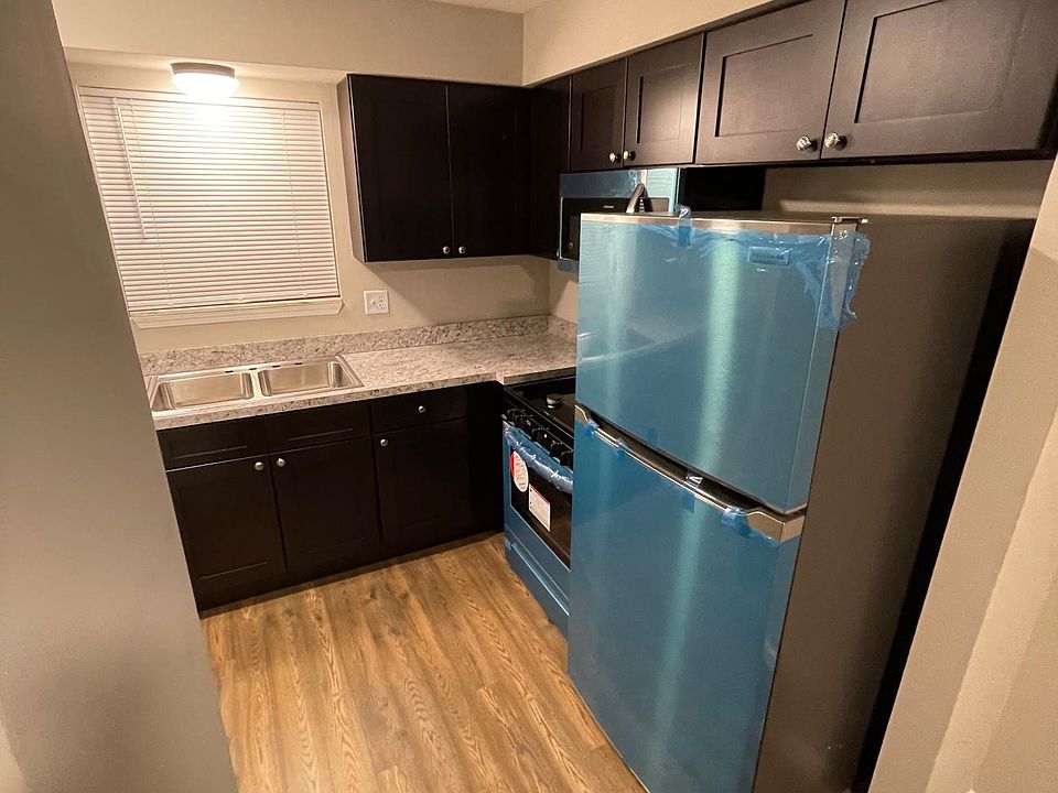 2nd image of 45860 Cass Ave APT 4