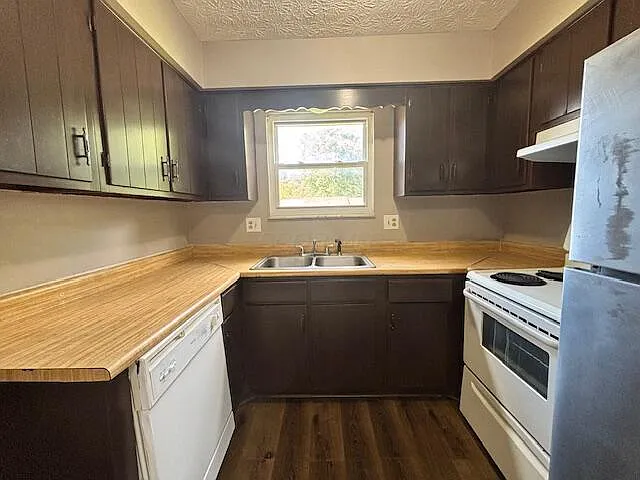2621 Woodsedge Rd — Photo 6