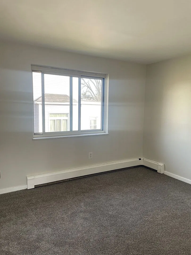 616 City View Ave - (06207) — Photo 2