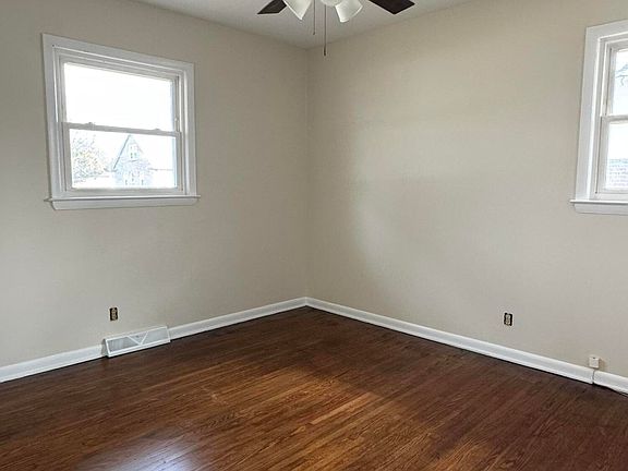 4th image of 674 Leslie Ct