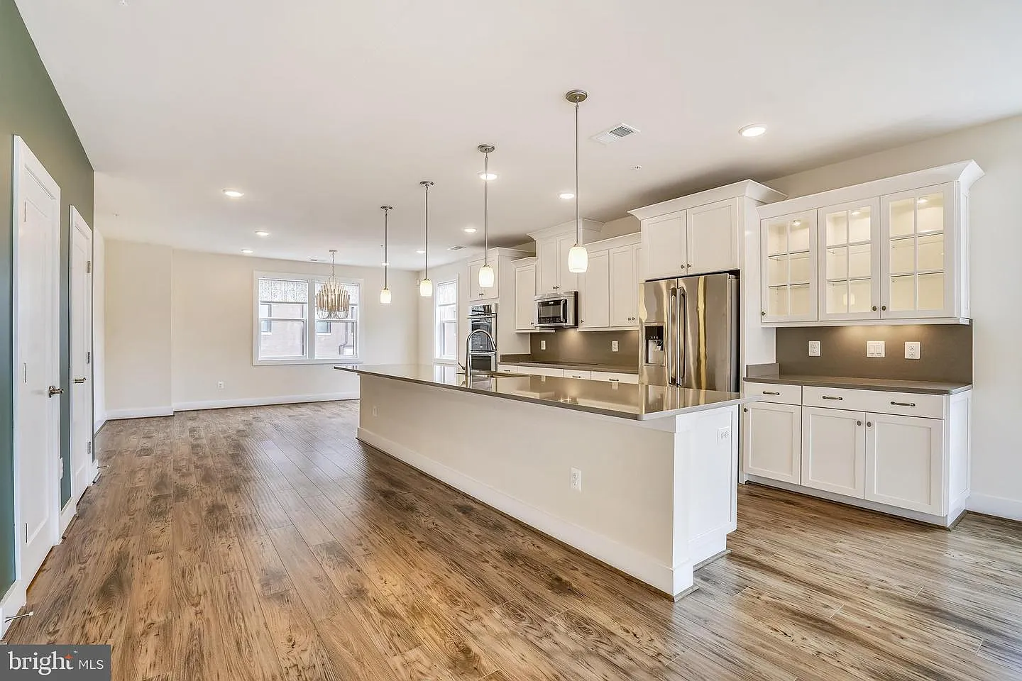 3 bed, 2538 sqft, $3,600 — Photo 3