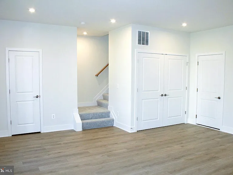 139 Heyford Dr — Photo 5