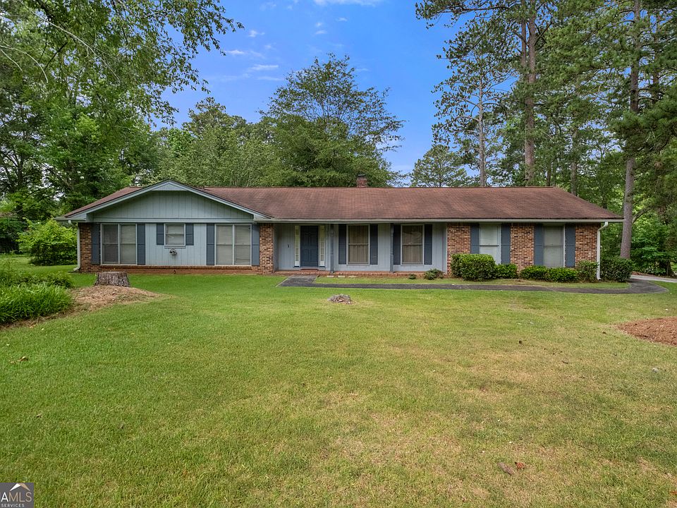 1st image of 3319 Colony Dr SE