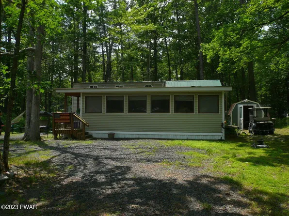 197 Tribes Dr, Shohola, PA 18458