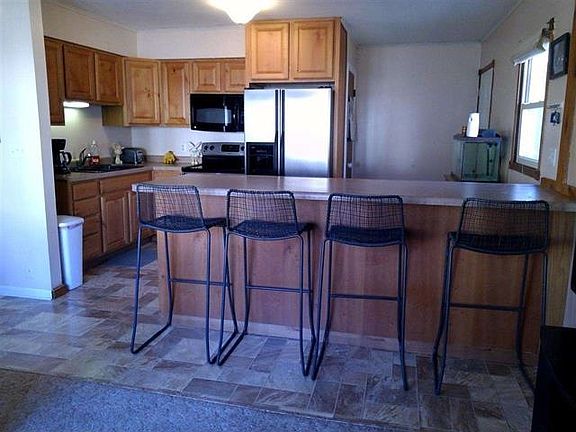 5th image of 805 Birchwood Dr
