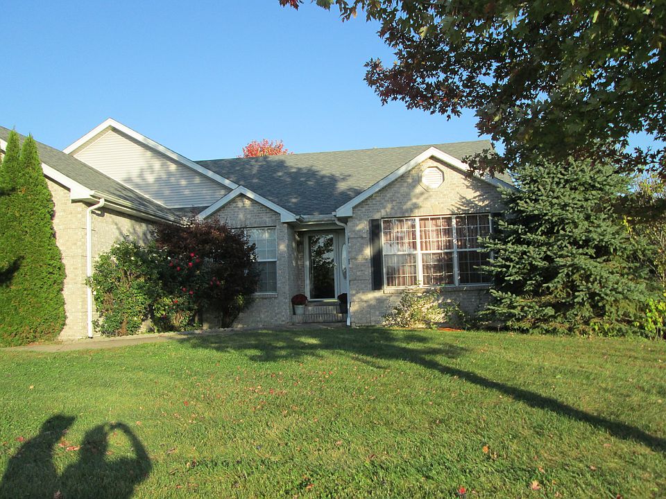 Lovely family home w/ acres
