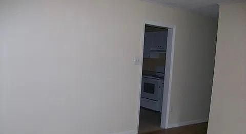 4th image of 120 Oak Grove Ave