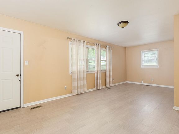 3rd image of 6318 Stockton Dr