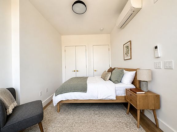 5th image of 1054 Dean St #2