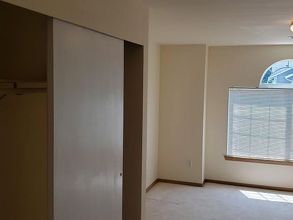 5th image of 907 177th Pl SW