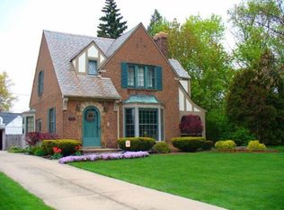 19254 N Sagamore Rd, Fairview Park, OH 44126