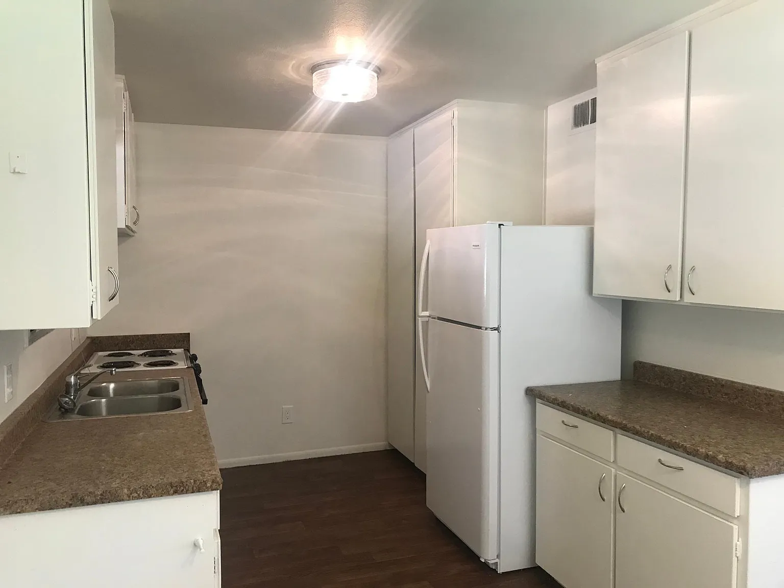 914 W Glendale Ave — Photo 2