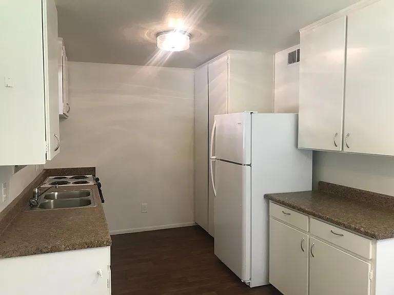 914 W Glendale Ave #5 — Photo 2