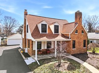 909 S Wheaton Ave, Wheaton, IL