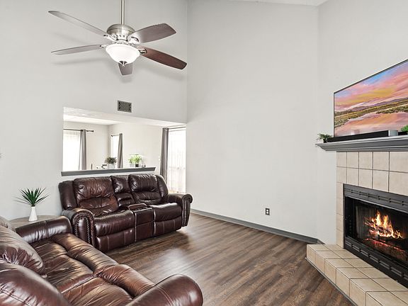 5th image of 314 E Danielle Ct