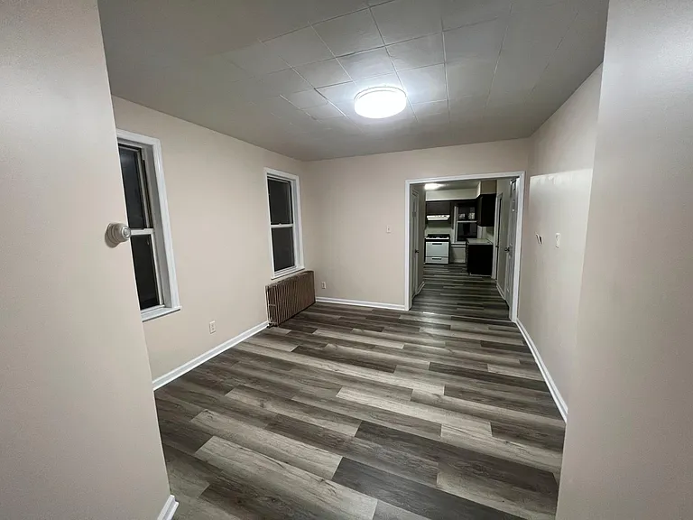 (Living room 3/3) Open space blending into the kitchen
