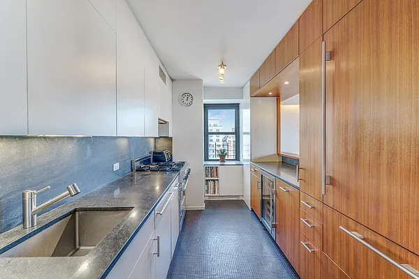 Sold by Real Direct | media 4