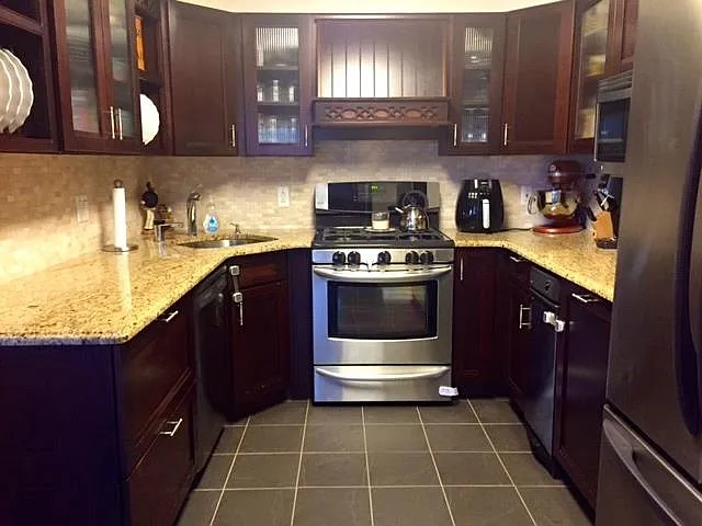 28 Juniper St — Photo 2
