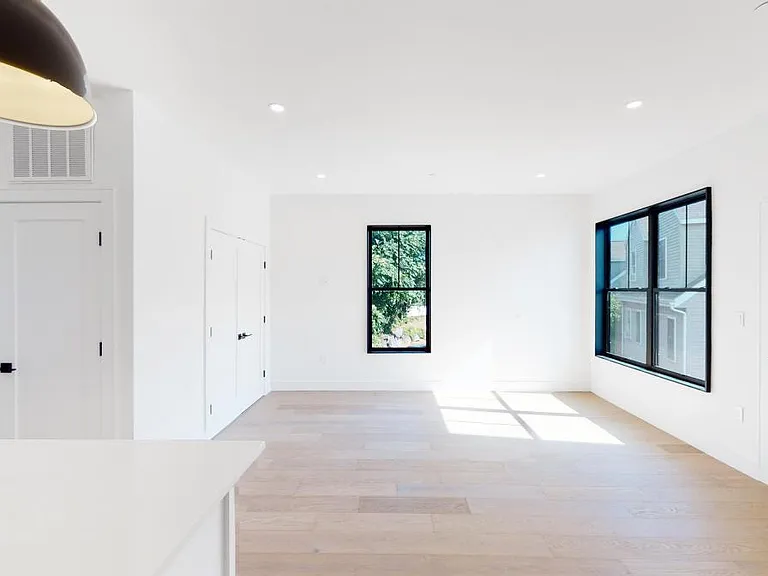 21 Buttonwood St #2 — Photo 4