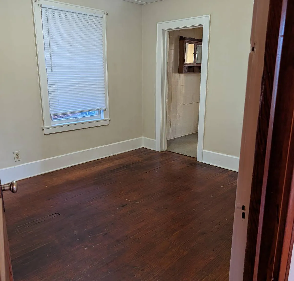 2 bed, 1.0 bath, $550 — Photo 3
