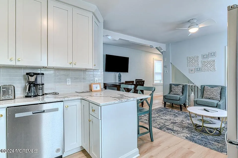 328 Newark Ave — Photo 4