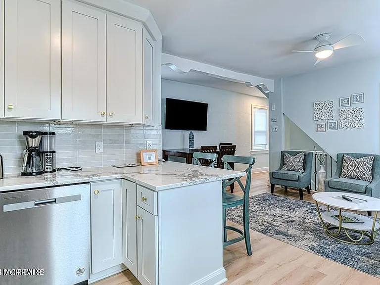 328 Newark Ave #2 — Photo 8
