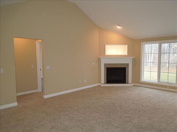 3rd image of 2209 Fountain Cir