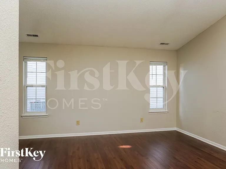 1880 Long Lake Dr — Photo 3
