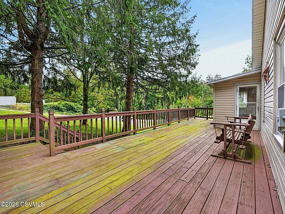 6th image of 385 Spruce Hollow Rd