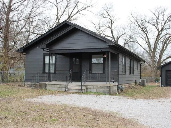 4075 Parkview Dr, Frontenac, KS 66763