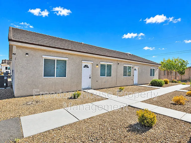 1121 Sixshooter Ave #1 — Photo 1
