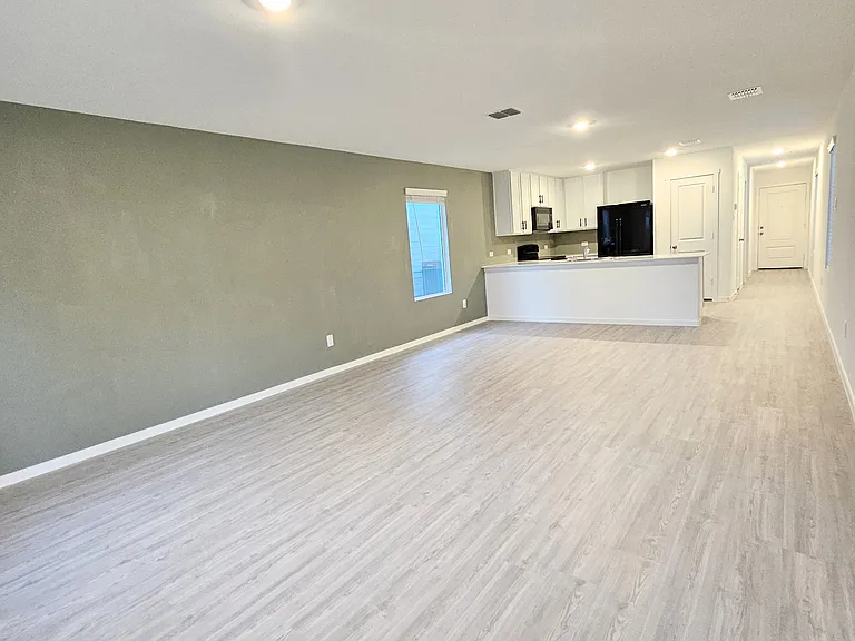 919 Blue Heron Dr — Photo 2