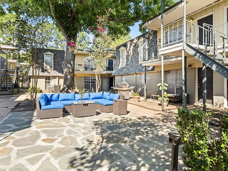 Holly Place — Photo 10
