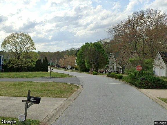 Exterior Neighborhood (street photo)