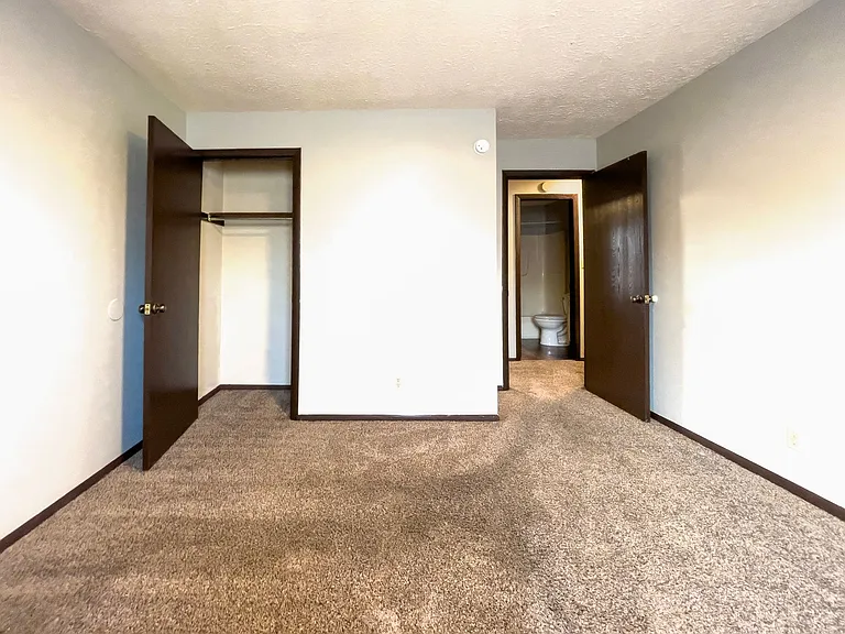 East Memorial Apartments — Photo 48