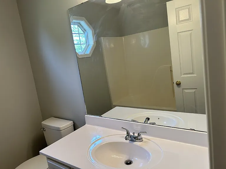 628 Clifton Ln — Photo 8