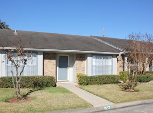 1057 Sunmeadow Dr., Beaumont, TX 77706