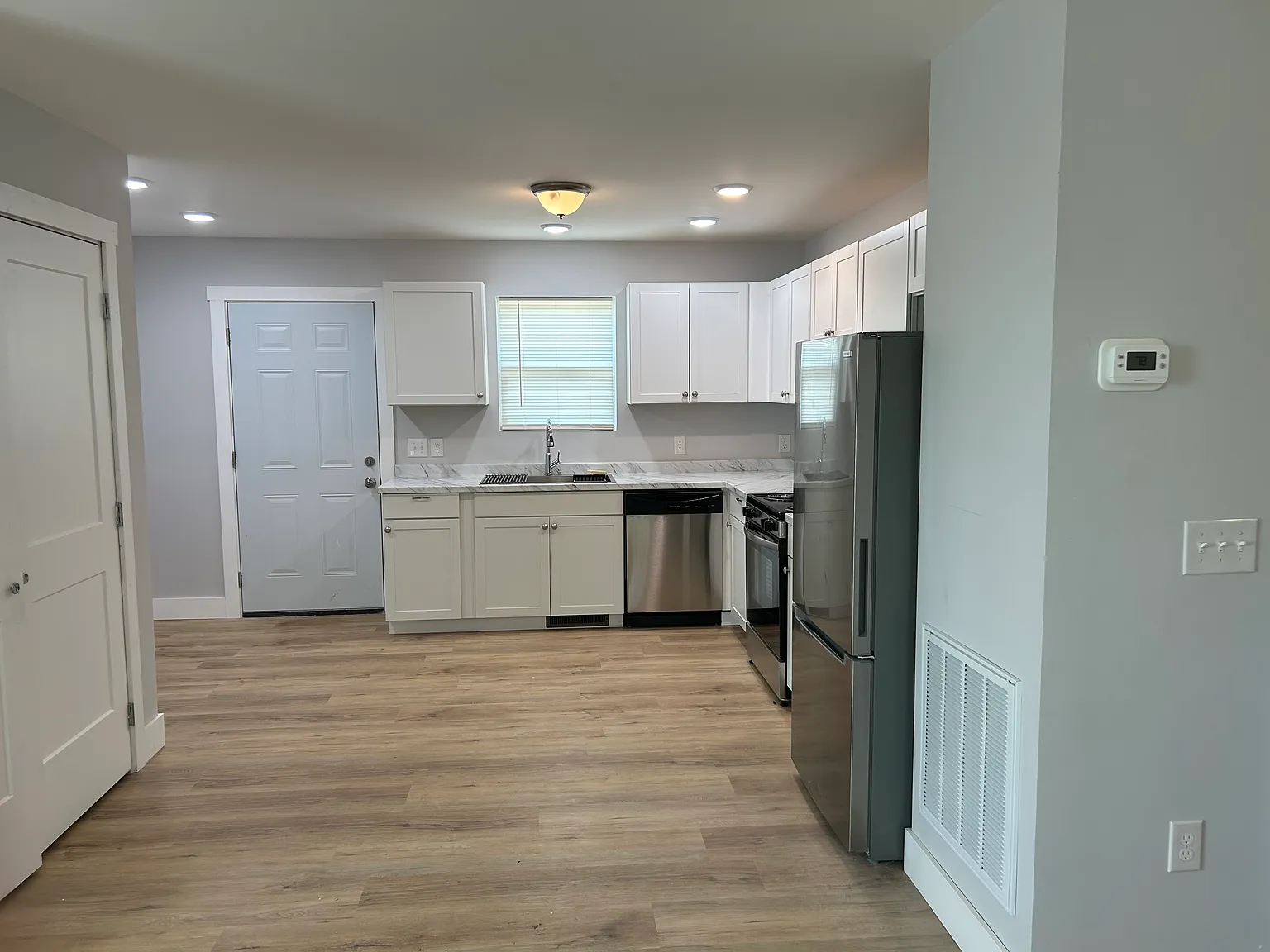 2 bed, 1100 sqft, $1,400 — Photo 2
