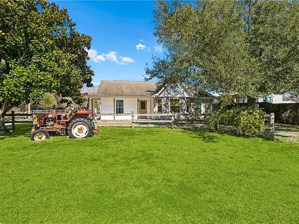516 1/2 Oak Rd, Belle Chasse, LA 70037