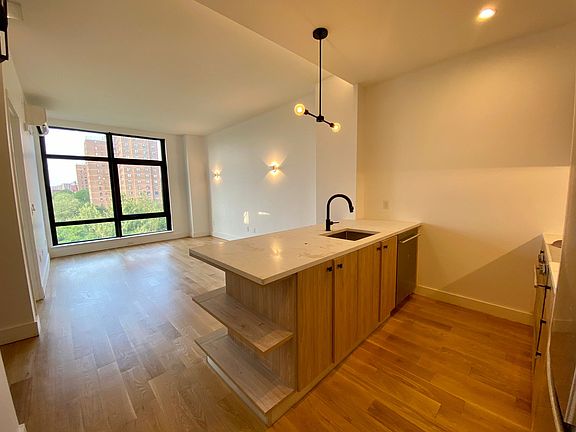 4th image of 25 Bruckner Blvd APT 6J