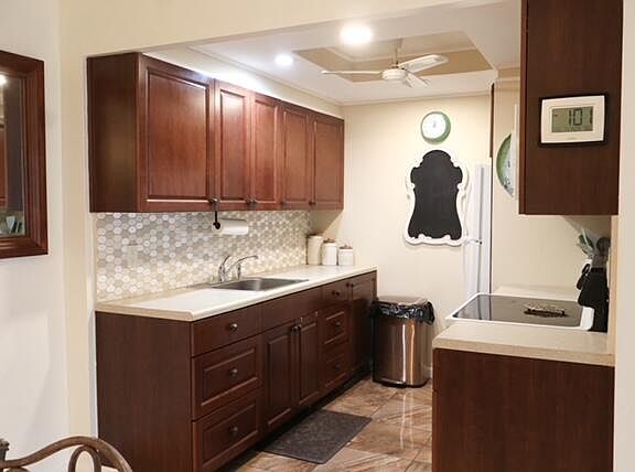 3rd image of 1011 Cornwall A #1011