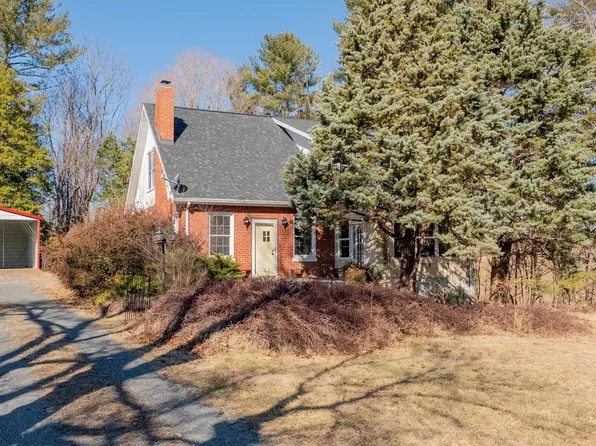 2111 Pleasant Hill Dr, Pulaski, VA 24301