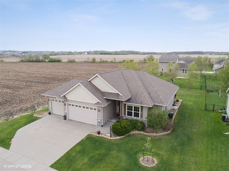 1st image of 765 Berkshire Ln