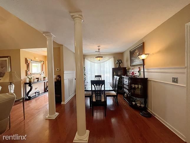 1st image of 835R Hammersmith Dr